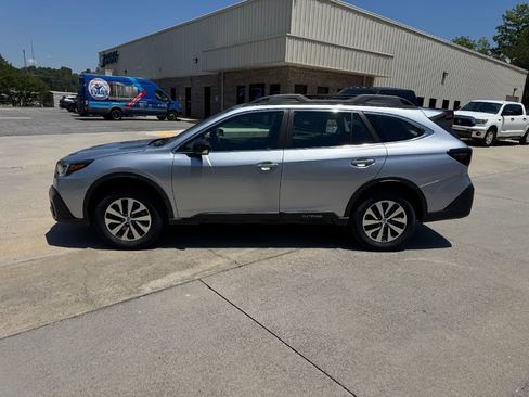 Used 2021 Subaru Outback AWD/4WD image 2