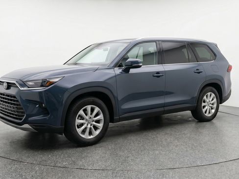 Used 2025 Toyota Grand Highlander FWD image 6