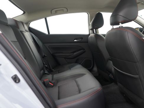 Used 2025 Nissan Altima 2.5 SR image 11