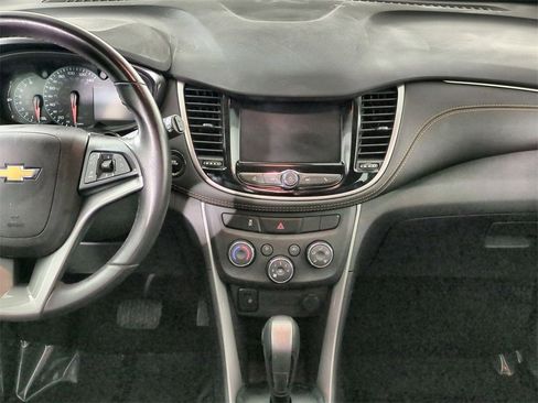 Certified 2022 Chevrolet Trax LT w/ Midnight Edition image 19