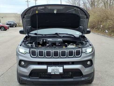 Used 2023 Jeep Compass Latitude image 32