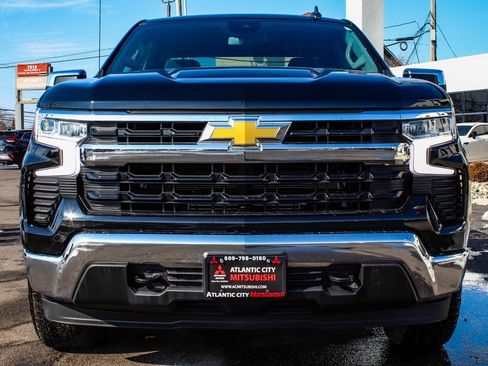Used 2022 Chevrolet Silverado 1500 LT image 2