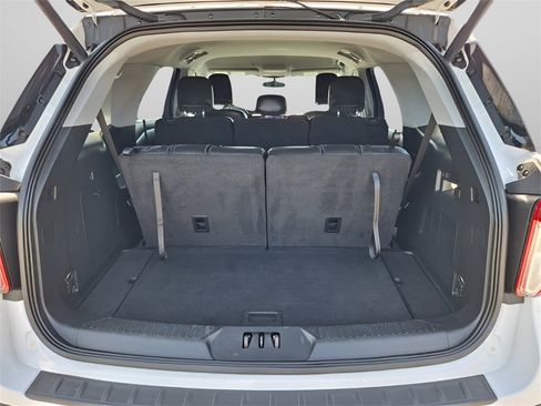 Used 2022 Ford Explorer XLT w/ Equipment Group 202A image 25