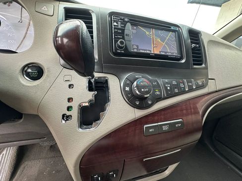 Used 2013 Toyota Sienna XLE w/ Entertainment Pkg FWD image 28