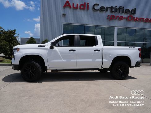 Used 2025 Chevrolet Silverado 1500 LT Trail Boss w/ Convenience Package II AWD/4WD image 2