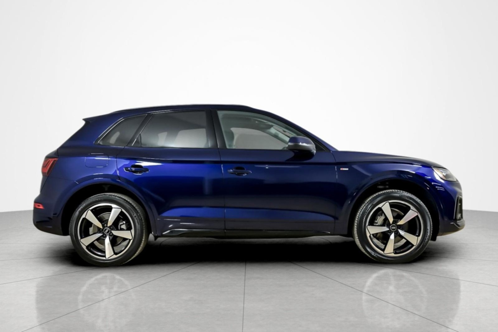 Used 2023 Audi Q5 2.0T Premium Plus w/ Premium Plus Package AWD/4WD image 6