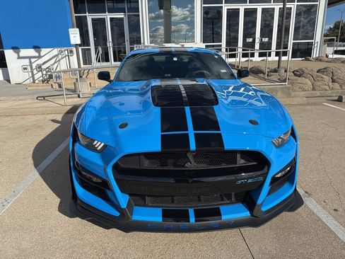 Used 2022 Ford Mustang Shelby GT500 w/ Technology Package image 2