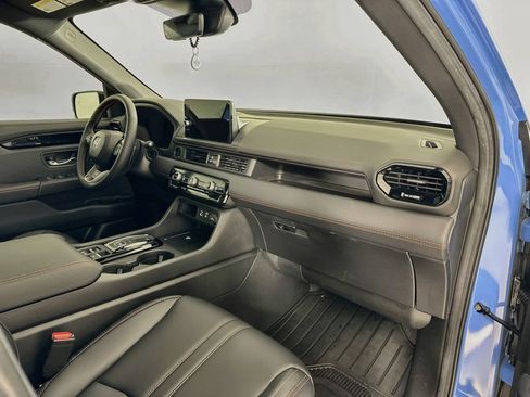 Used 2025 Honda Pilot TrailSport image 30
