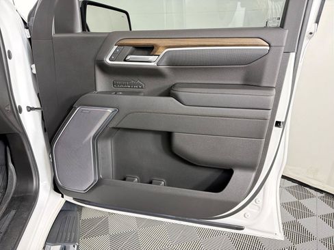 Used 2023 Chevrolet Silverado 1500 High Country w/ High Country Premium Package AWD/4WD image 12