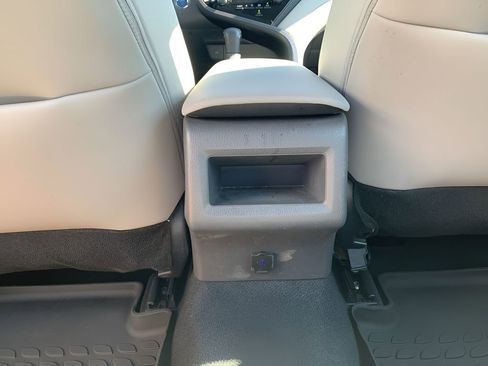 Used 2024 Toyota Camry SE image 14