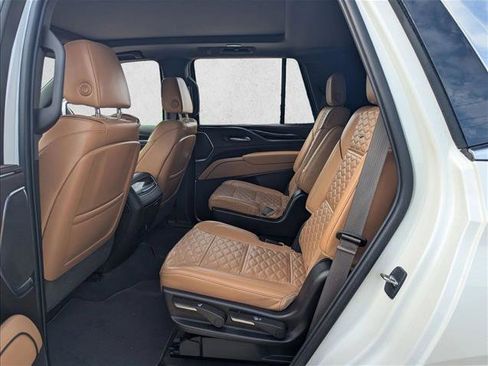 Used 2023 Cadillac Escalade Premium Luxury image 15