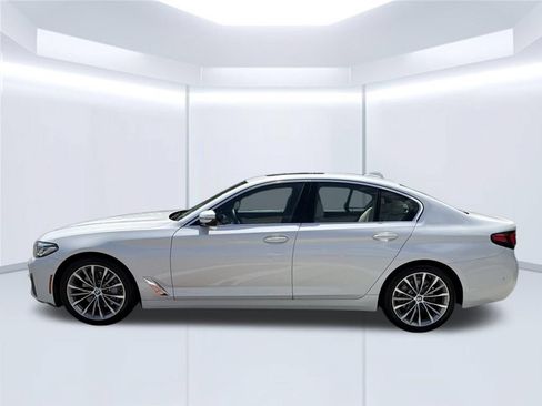 Used 2021 BMW 530i w/ Premium Package RWD image 3