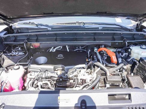 Used 2021 Toyota Highlander XLE image 30