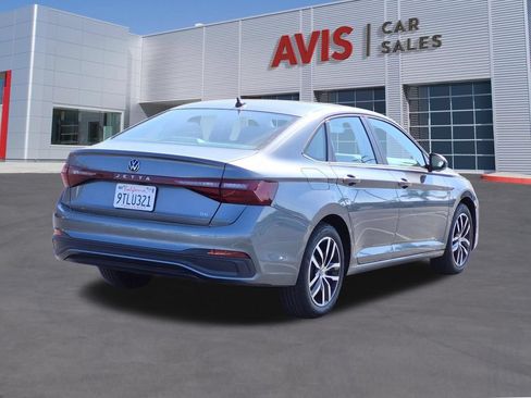 Used 2025 Volkswagen Jetta SE FWD image 6