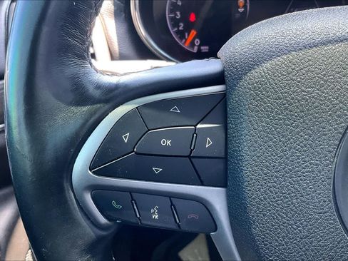 Used 2018 Jeep Grand Cherokee Overland RWD image 22