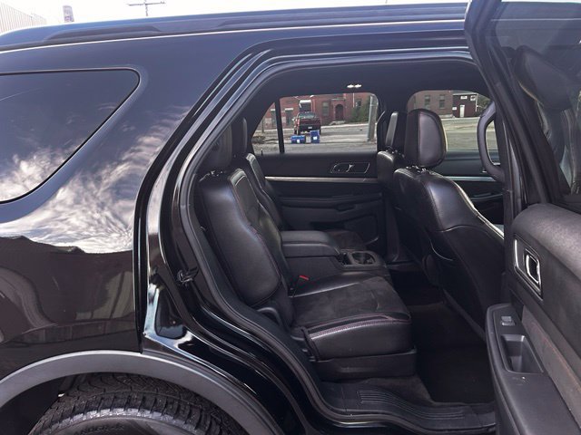 Used 2018 Ford Explorer XLT w/ XLT Appearance Package AWD/4WD image 16