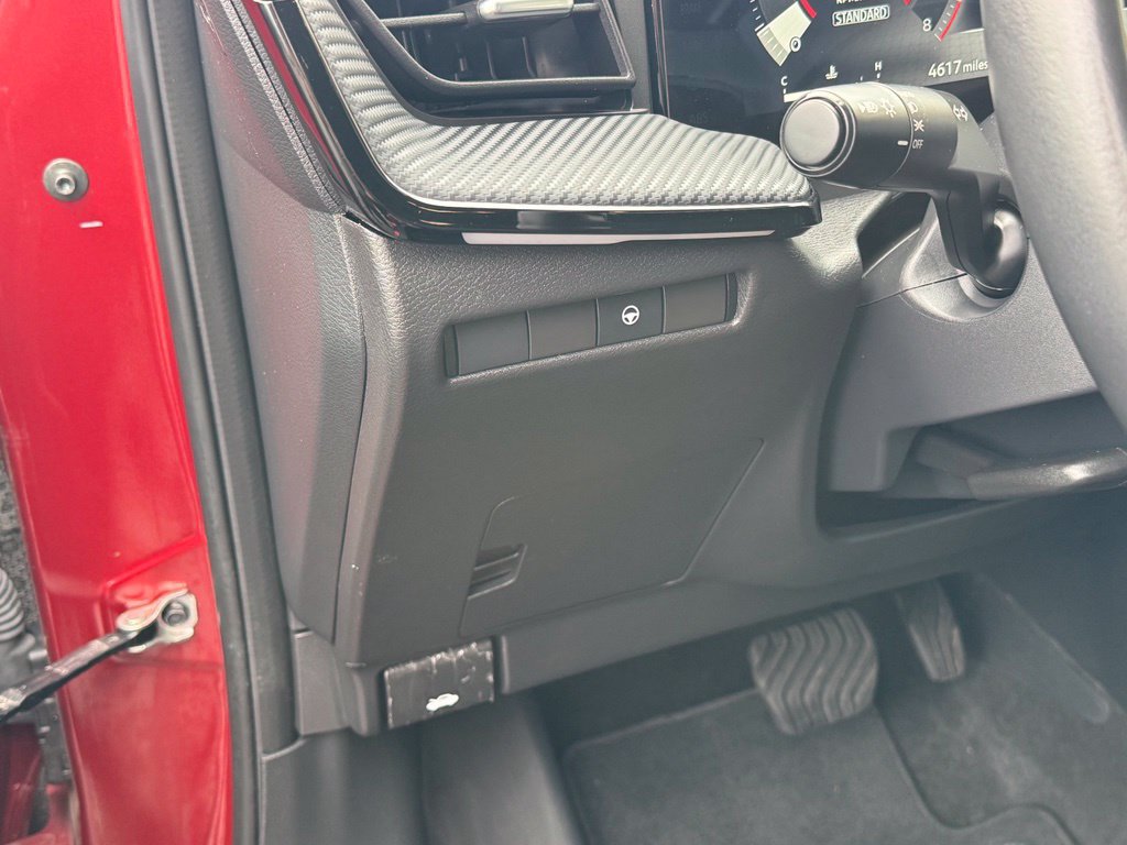 Used 2025 Nissan Kicks SR AWD/4WD image 34