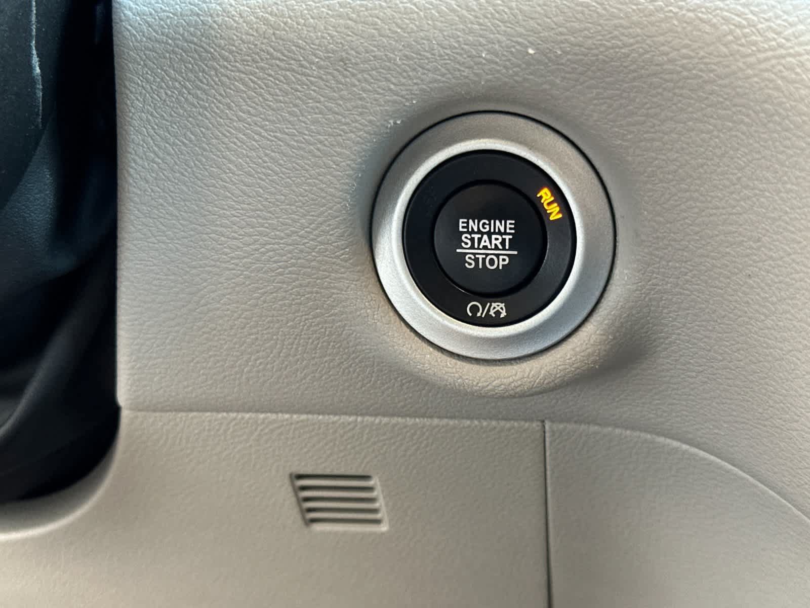 Used 2024 Chrysler Pacifica Touring-L FWD image 24