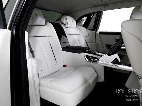 Certified 2025 Rolls-Royce Phantom Sedan image 29