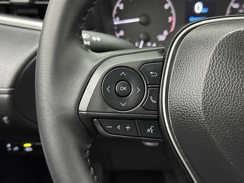 Used 2025 Toyota Corolla Cross LE image 21