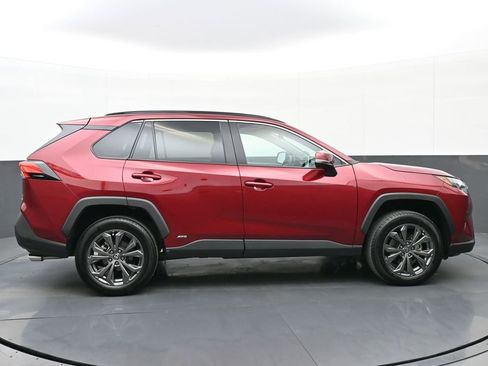 Used 2023 Toyota RAV4 XLE Premium image 2