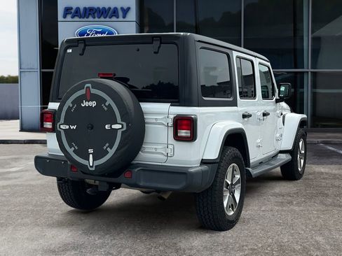 Used 2018 Jeep Wrangler Unlimited Sahara AWD/4WD image 6