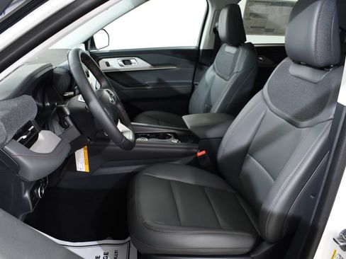 New 2026 Ford Explorer Active w/ Active Comfort Package AWD/4WD image 6