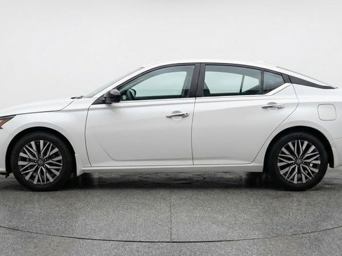 Used 2025 Nissan Altima 2.5 SV FWD image 5