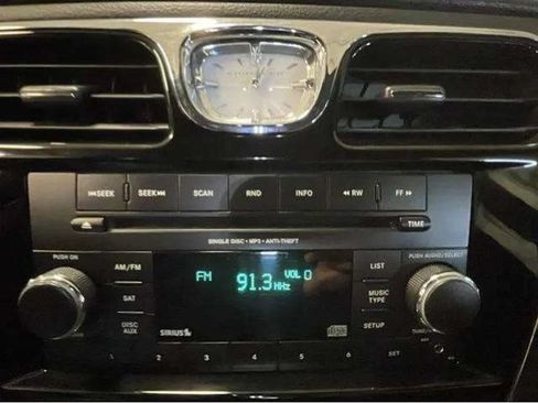 Used 2013 Chrysler 200 Touring FWD image 12