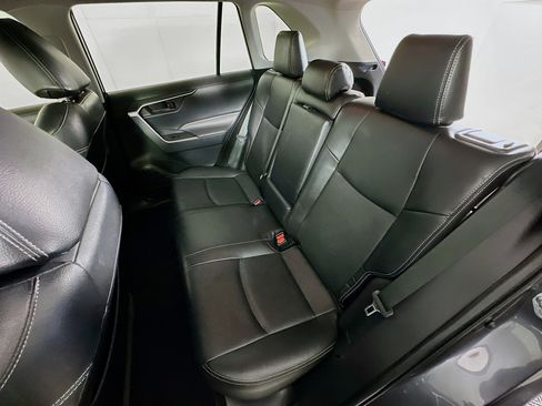 Used 2019 Toyota RAV4 LE FWD image 25