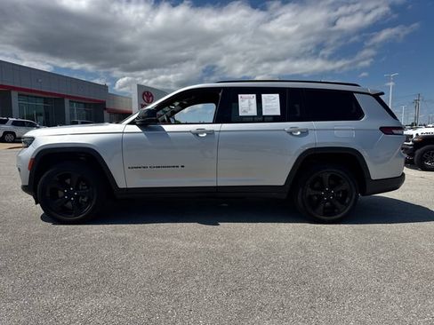 Used 2023 Jeep Grand Cherokee L Laredo AWD/4WD image 3