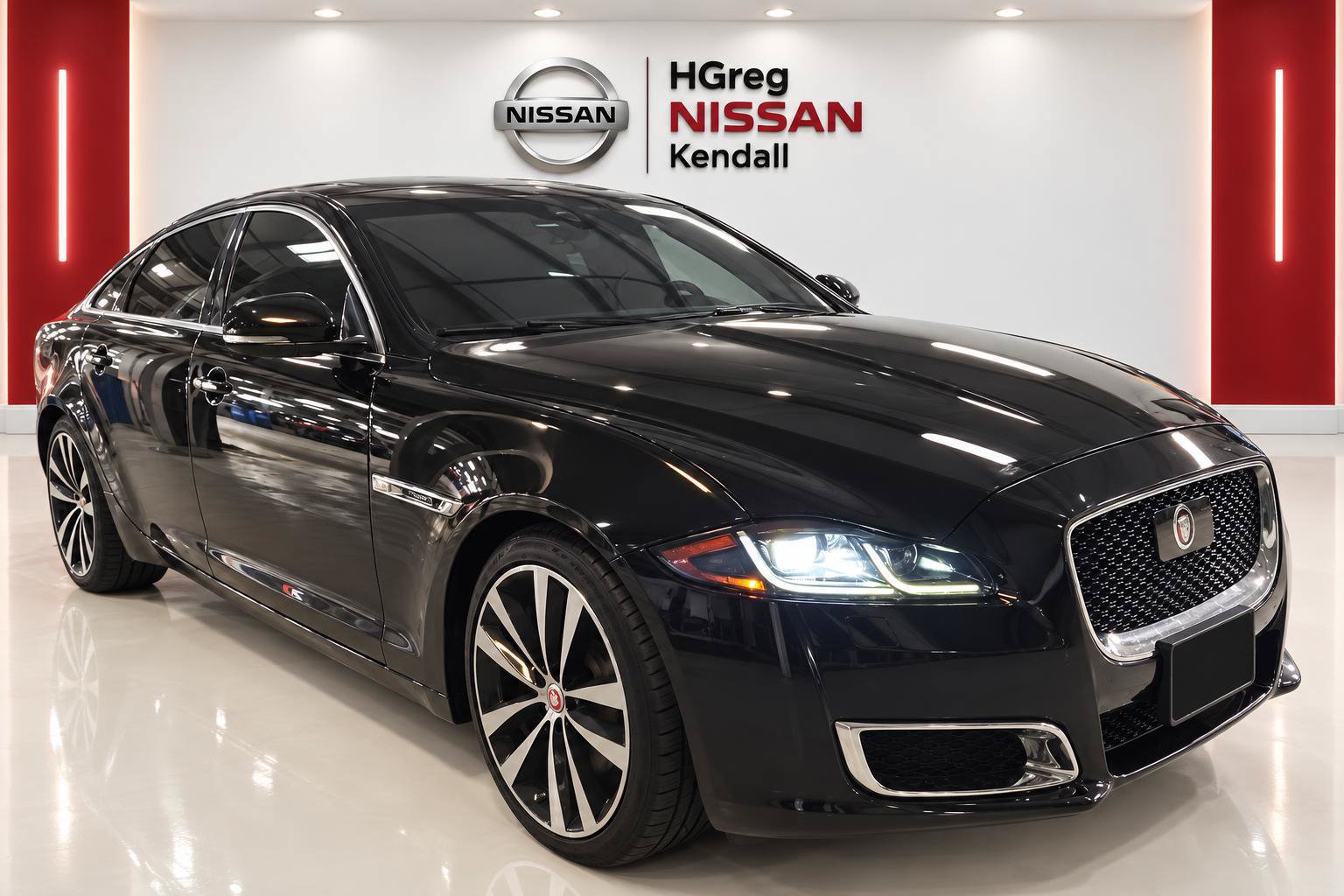 Used 2019 Jaguar XJ AWD image 3