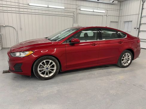 Used 2020 Ford Fusion SE FWD image 1