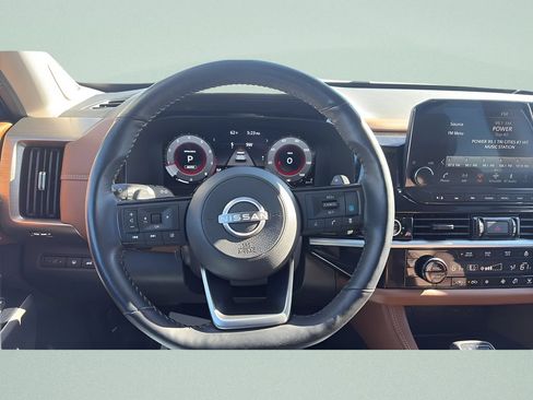Used 2024 Nissan Pathfinder Platinum AWD/4WD image 13