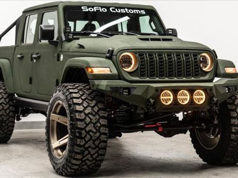 Used 2026 Jeep Gladiator Sport image 4