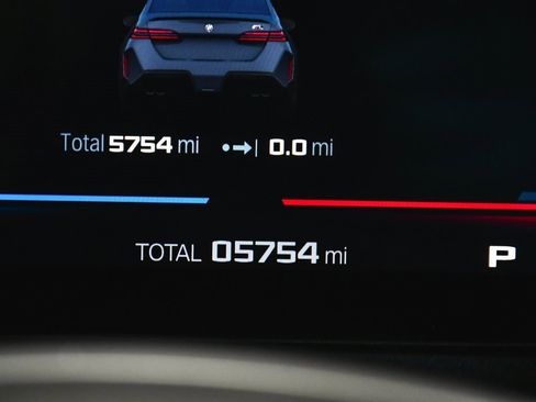 Used 2025 BMW M5 w/ Executive Package image 29