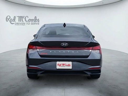 Used 2021 Hyundai Elantra SEL w/ Convenience Package FWD image 4