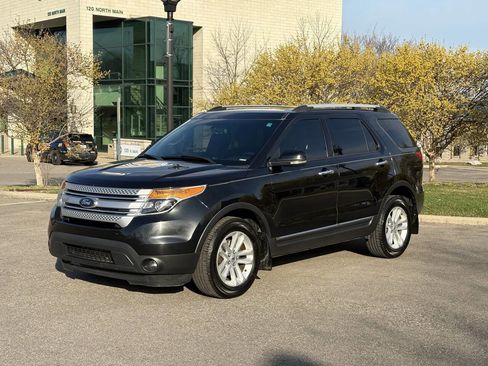 Used 2013 Ford Explorer XLT image 3