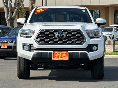 Used 2021 Toyota Tacoma TRD Off-Road w/ Technology Package image 9