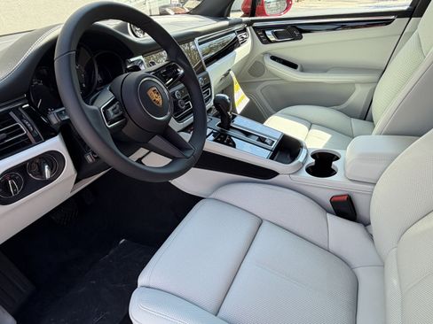 New 2026 Porsche Macan image 4