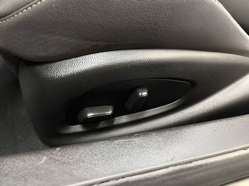 Used 2023 Chevrolet Camaro LT image 4