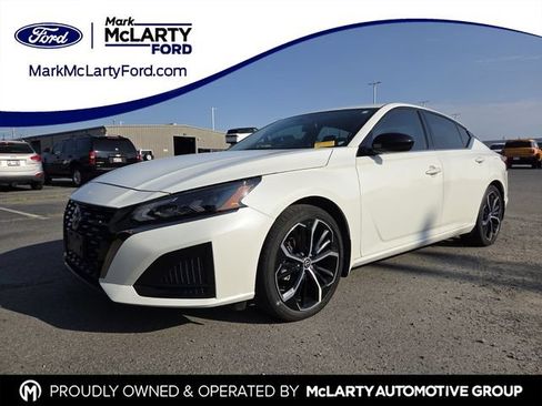 Used 2024 Nissan Altima 2.5 SR w/ SR Premium Package FWD image 1