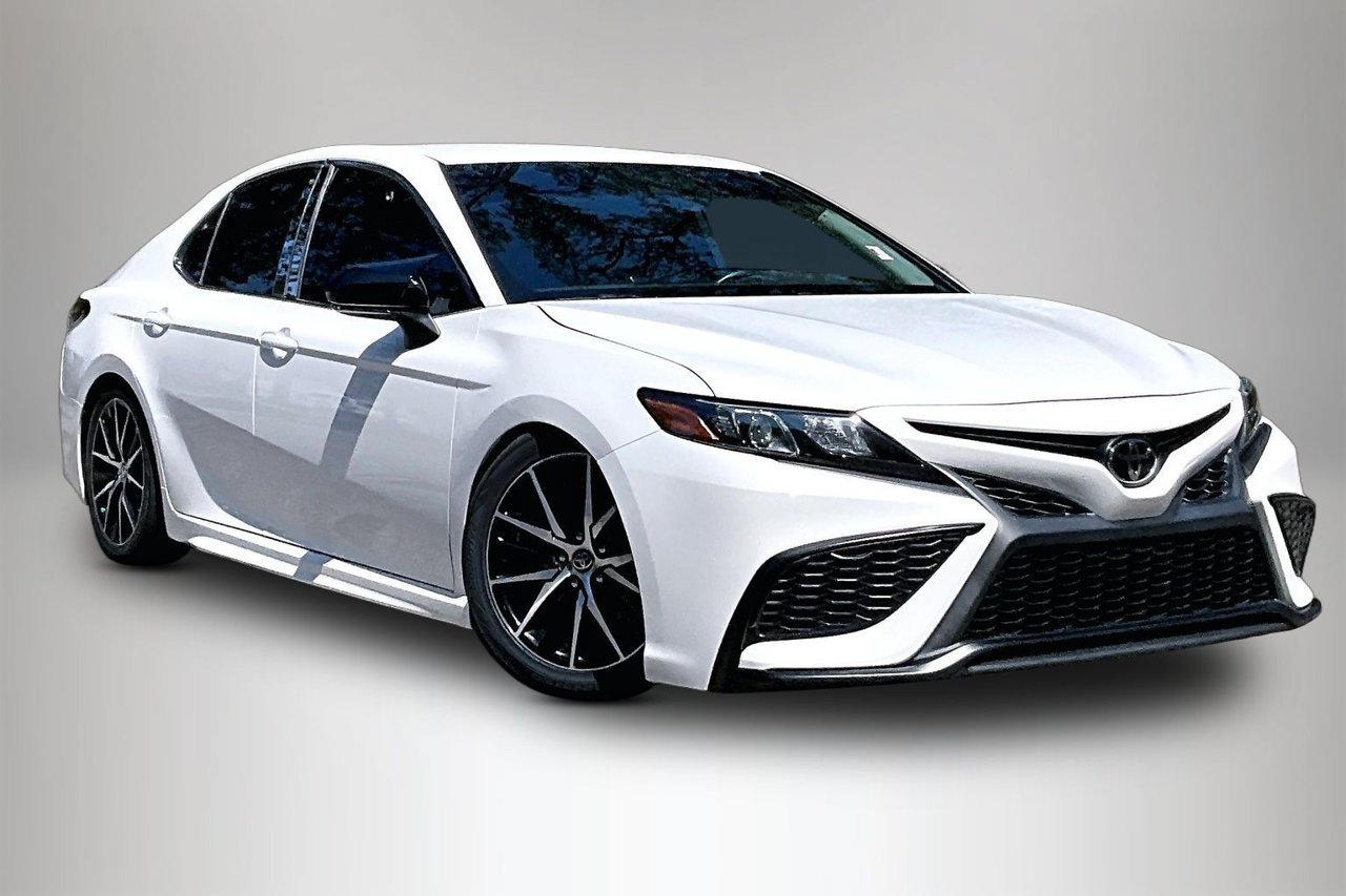 Used 2023 Toyota Camry SE FWD image 2