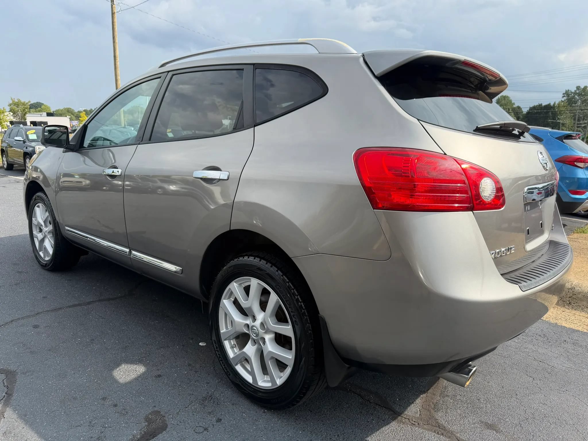 Used 2011 Nissan Rogue SV w/ SL Pkg AWD/4WD image 5