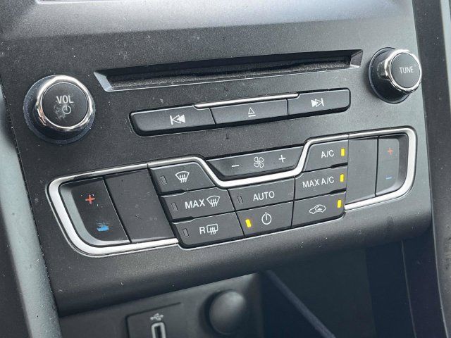 Used 2018 Ford Fusion SE w/ Equipment Group 201A FWD image 31