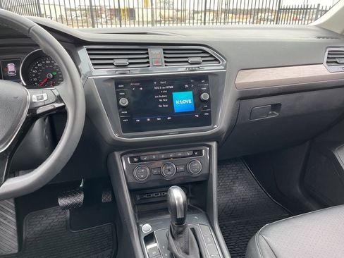 Used 2020 Volkswagen Tiguan SE image 18