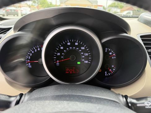 Used 2013 Kia Soul ! FWD image 16