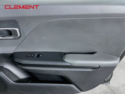 Used 2025 Kia K4 FWD image 36