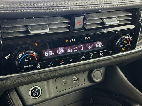 Used 2023 Nissan Rogue SL w/ SL Premium Package image 24