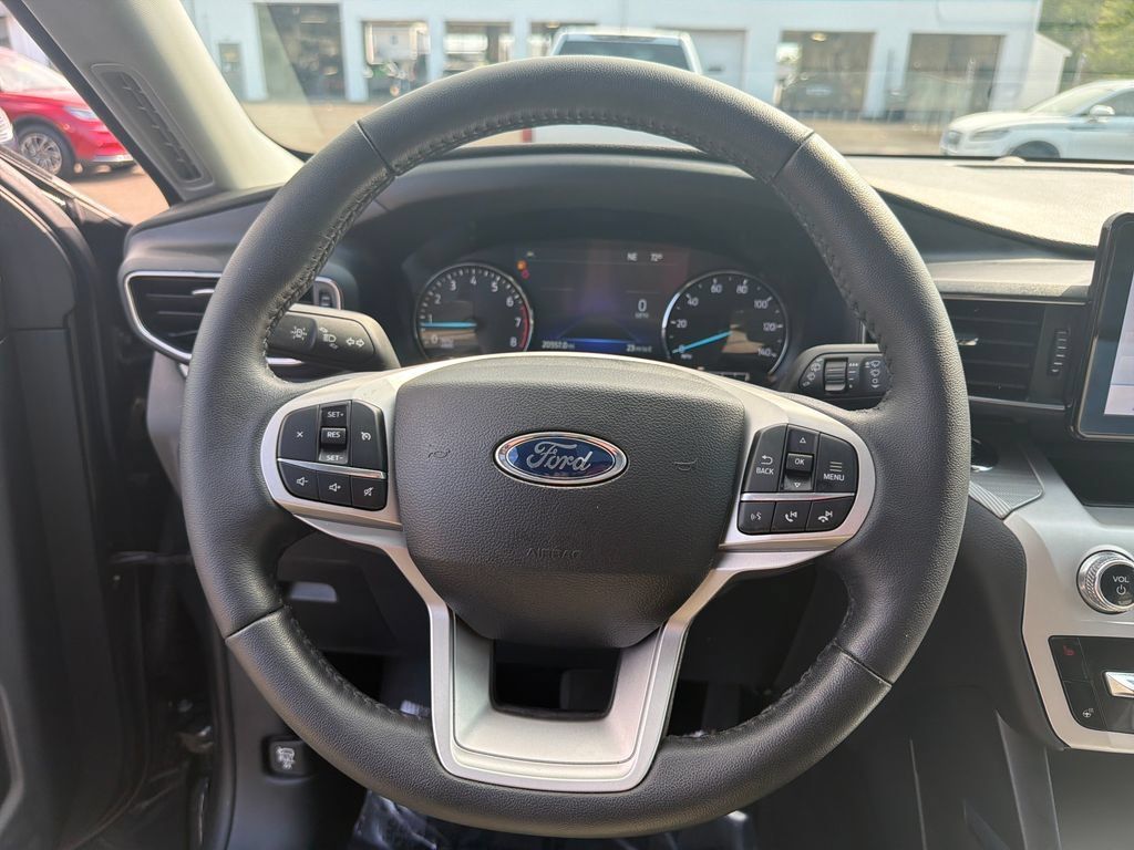 Used 2024 Ford Explorer XLT w/ Equipment Group 202A AWD/4WD image 22